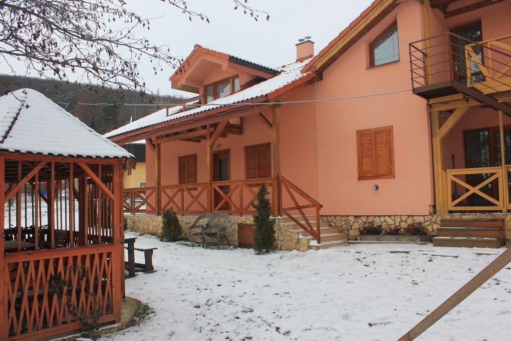 Apartmany Vinné 외부 사진